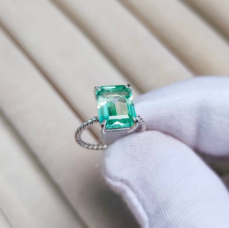 Grüner Saphir Ring Oktagon Geschliffener Grüner Sterling Silber Ehering 925 Lab Grown von JewelsGalleryArt