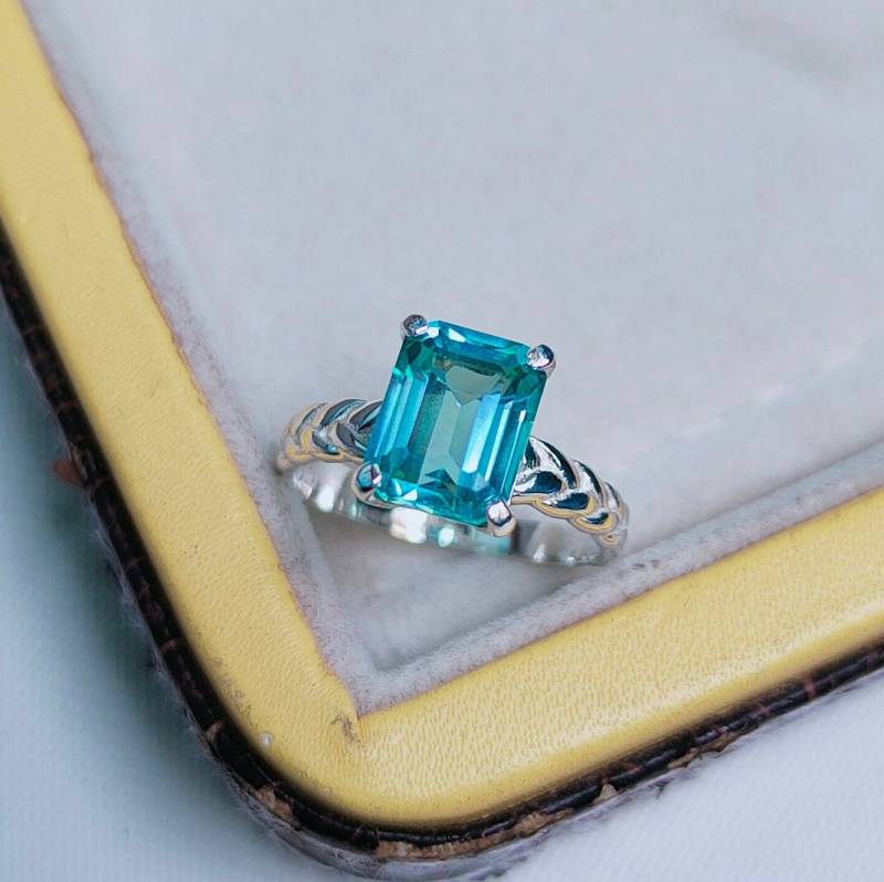 Grüner Saphir Ring Oktagon Geschliffener Grüner Sterling Silber Ehering 925 Lab Grown von JewelsGalleryArt