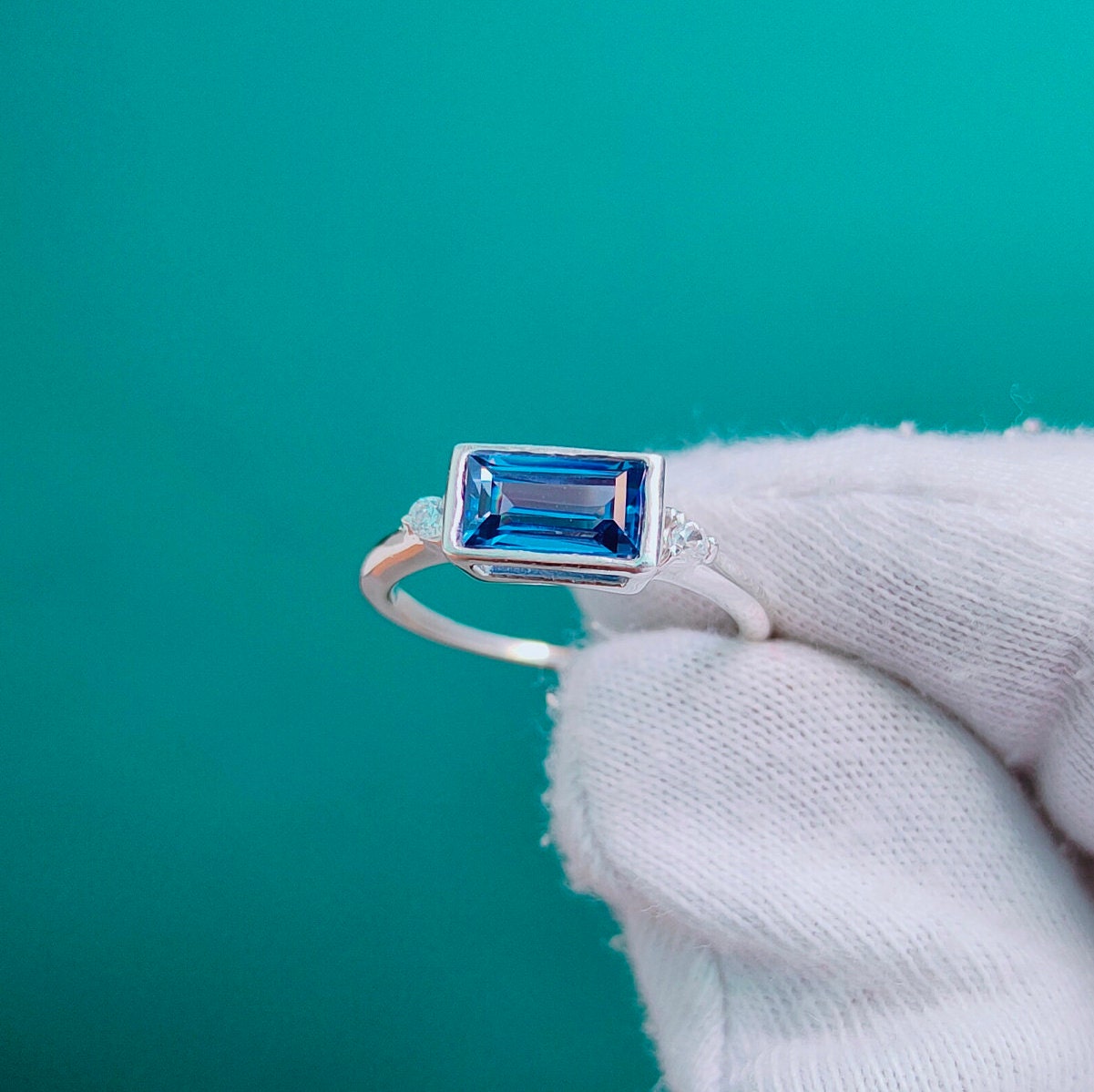 Labor Erstellt Blau Saphir Ring, 925 Sterling Silber Tief Baguette Geschnitten Blauen Saphir-Ring, Ring Für Geschenk von JewelsGalleryArt