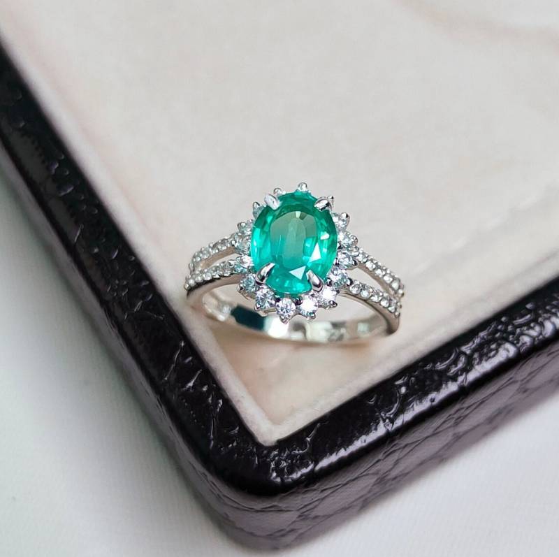 Mint Saphir Ring, Oval Geschliffener 925 Sterling Silber Grüner Verlobungsring Lab Grown Grüner Ring von JewelsGalleryArt
