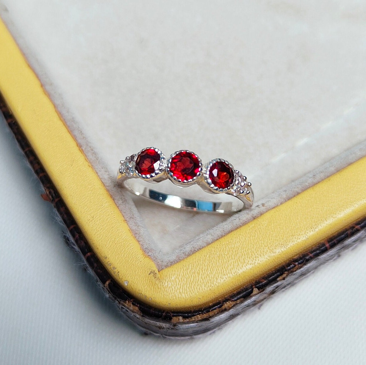 Roter Granat Bandring, Runder Ring, 925 Sterling Silberring, Ehering Granat, Multi Band, Silberband Roter Granat Bandring, Runder Ring, 925 Sterling Silberring, Ehering Granat, Multi Band, Silberband von JewelsGalleryArt