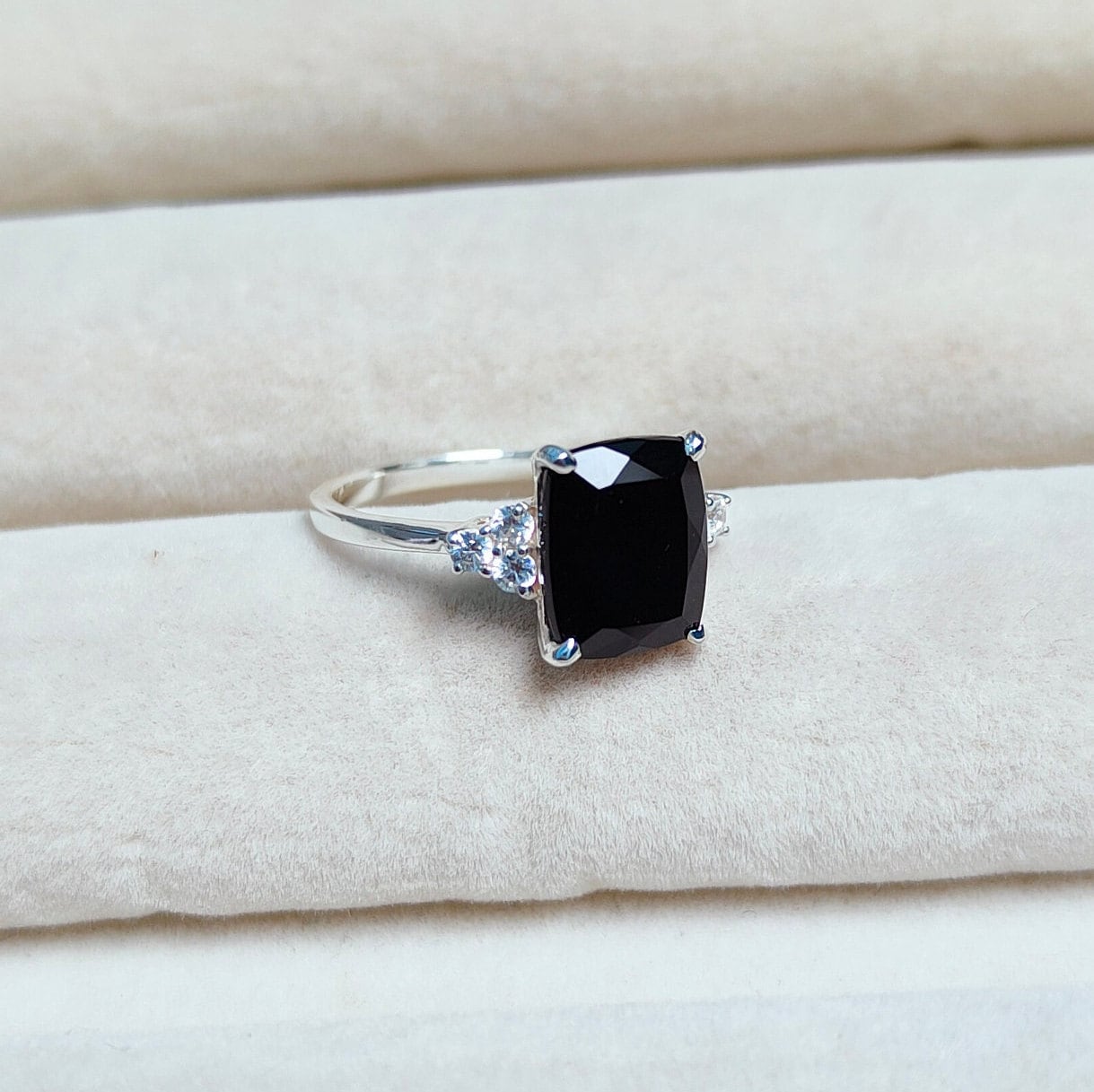 Schwarzer Spinell Ring, Kissenschliff 925 Sterling Silber Stein Ring Ehering von JewelsGalleryArt