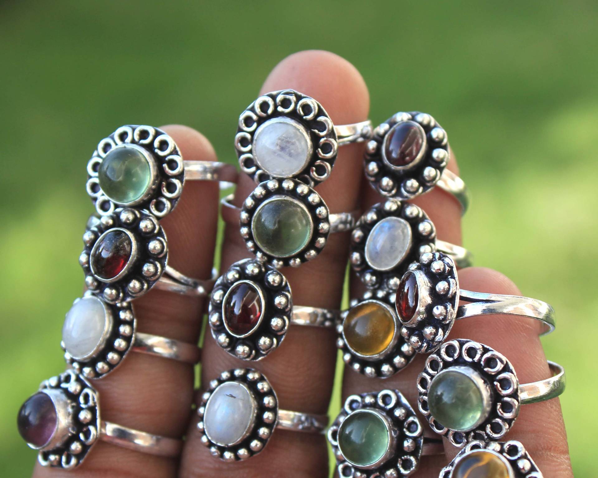 Multi-Kristall-Ring, Multi-Farb-Ring, Versilberter Und Handgefertigter Ring, Ringgröße 6 Bis 11 in Diesem Lot Boho-Kristall-Frauen-Schmuck von JewelsHandmadeCo