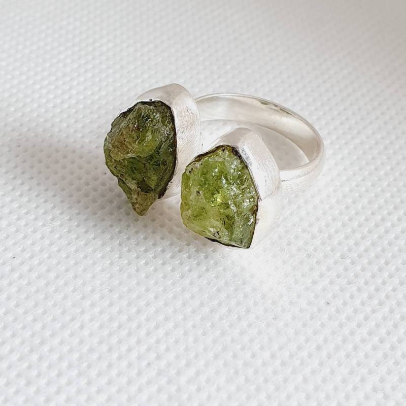 Roh Peridot Kristall Ring 925 Silber, Roh Ring, Handgemacht Peridot, Kristall Ringe, August Geburtsstein, Silber Peridot, Edelstein Ringe Roh Peridot Kristall Ring 925 Silber, Roh Ring, Handgemacht Peridot, Kristall Ringe, August Geburtsstein, Silber Peridot, Edelstein Ringe von JewelsNL