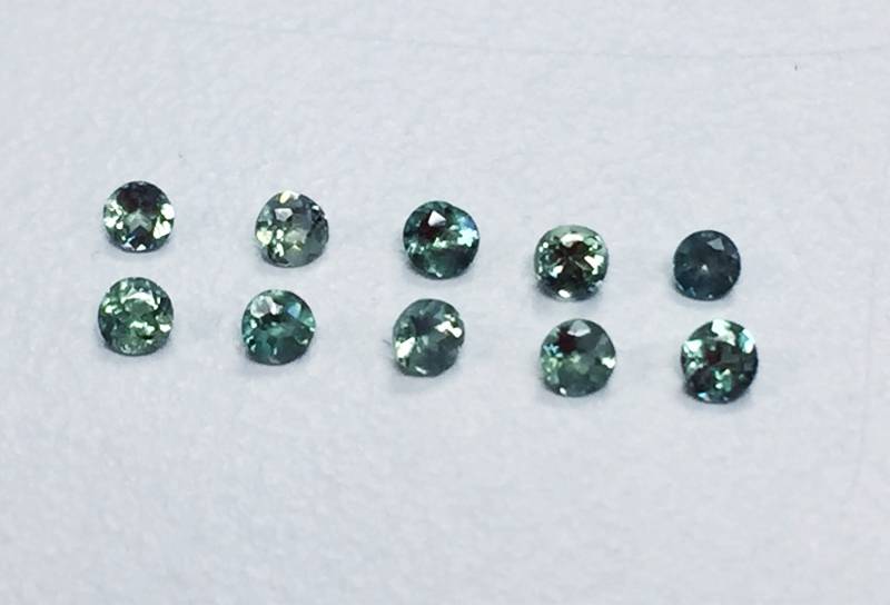 A Qualität Natürliche Alexandrit 2mm Runden 10 Stück Großen Farbwechsel A Qualität Natürliche Alexandrit 2mm Runden 10 Stück Großen Farbwechsel von JewelsOn47th