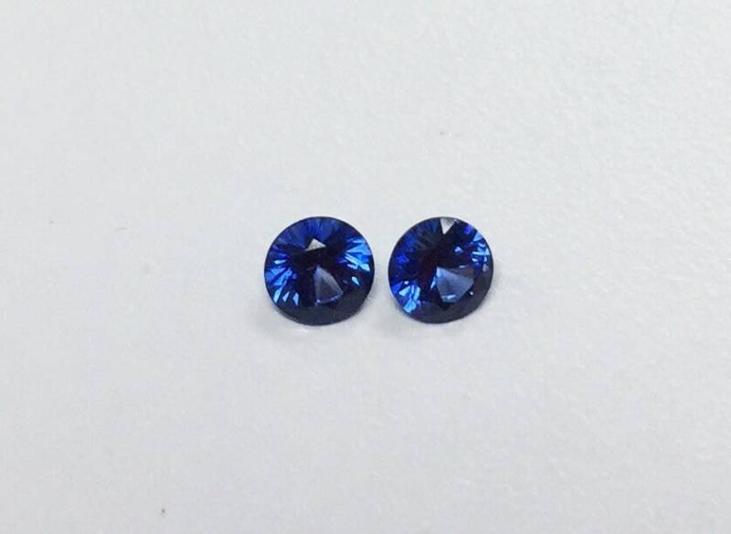 Aaa Thai Blau Saphir Runde Paar 4, 5 Mm Ausgezeichnete Farbe Aaa Thai Blau Saphir Runde Paar 4, 5 Mm Ausgezeichnete Farbe von JewelsOn47th