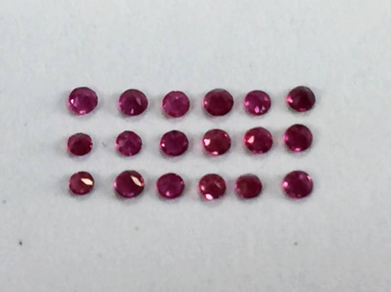 Madagaskar Rubin Runde 1mm Madagaskar Rubin Runde 1mm von JewelsOn47th