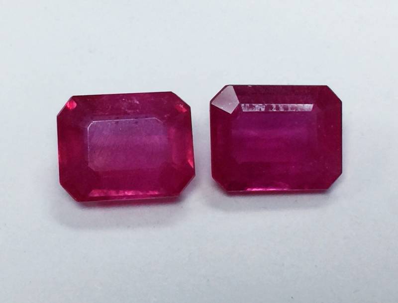 Madagaskar Rubin Smaragdschnitt Paar 10x8mm Madagaskar Rubin Smaragdschnitt Paar 10x8mm von JewelsOn47th