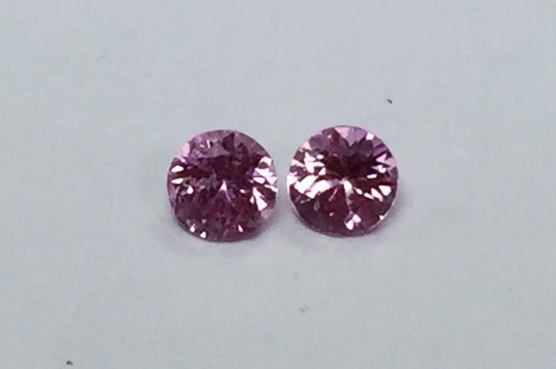 Rosa Saphir Runde Form Paar 4mm Hot Pink Farbe Rosa Saphir Runde Form Paar 4mm Hot Pink Farbe von JewelsOn47th