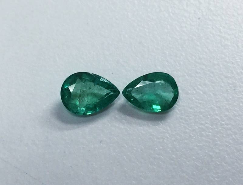 Sambia Smaragd Birne Form Paar 7x5mm Sambia Smaragd Birne Form Paar 7x5mm von JewelsOn47th