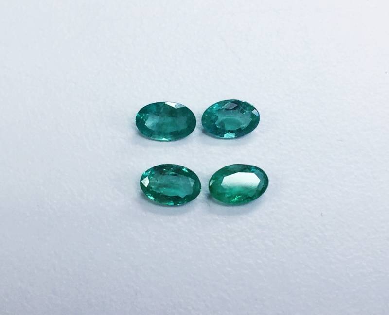 Sambia Smaragd Oval Paar 6x4mm Sambia Smaragd Oval Paar 6x4mm von JewelsOn47th