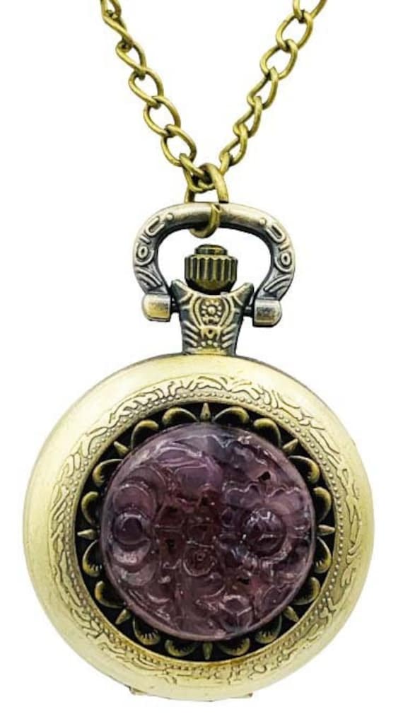 Amethyst/Lila Damen-Taschenuhr An Langer Goldfarbener Kette Reproduktion Amethyst/Lila Damen-Taschenuhr An Langer Goldfarbener Kette Reproduktion von JewelsVictoriana