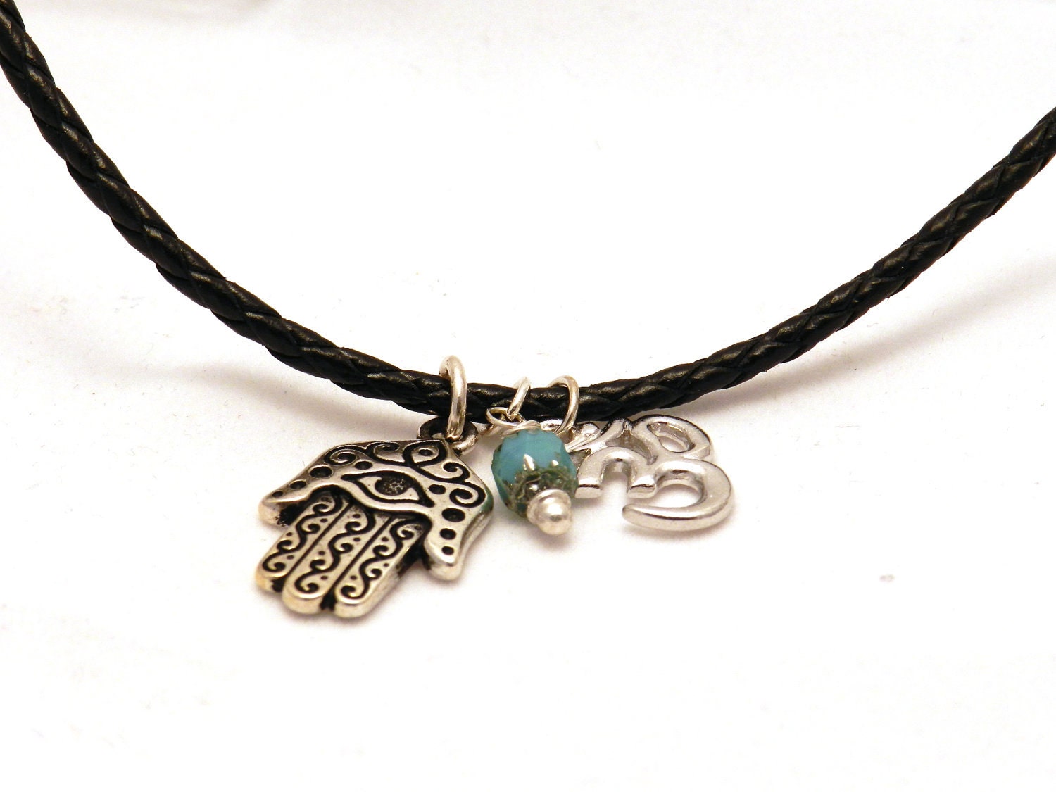 Antike Hamsa Hand Anhänger W/Om & Turq Dangle, 20" Geflochtenes Lederband Zum Umhängen Antike Hamsa Hand Anhänger W/Om & Turq Dangle, 20" Geflochtenes Lederband Zum Umhängen von JewelsYogaTurtle
