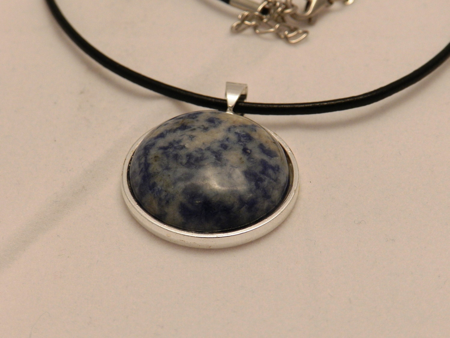 Blauer Aventurin Anhänger, Lederhalskette Blauer Aventurin Anhänger, Lederhalskette von JewelsYogaTurtle
