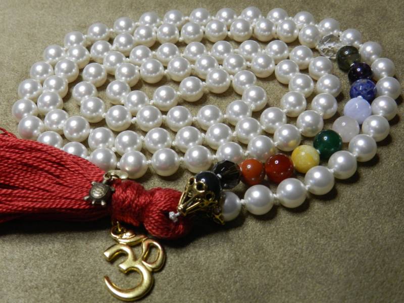 Die Yoga Schildkröte Mala, Von Hand Verknotet 108 Perlen, Rote Quaste Die Yoga Schildkröte Mala, Von Hand Verknotet 108 Perlen, Rote Quaste von JewelsYogaTurtle