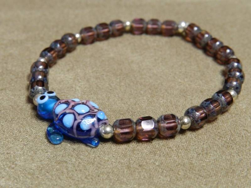 Glas-Schildkröte Und Amethyst 6, 5" Stretch Armband Glas-Schildkröte Und Amethyst 6, 5" Stretch Armband von JewelsYogaTurtle