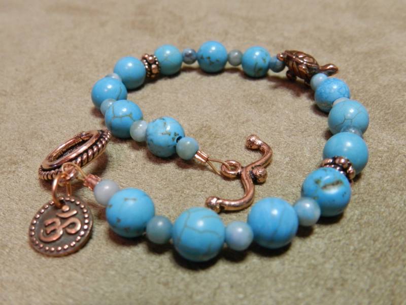 Leichte Türkis Edelstein Mit Kupfer Schildkröte Und Antiken Phantasie Toggle-Armband Leichte Türkis Edelstein Mit Kupfer Schildkröte Und Antiken Phantasie Toggle-Armband von JewelsYogaTurtle