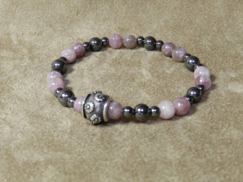 Lepidolith Edelstein Mit Daisy Fokale Bead Lepidolith Edelstein Mit Daisy Fokale Bead von JewelsYogaTurtle