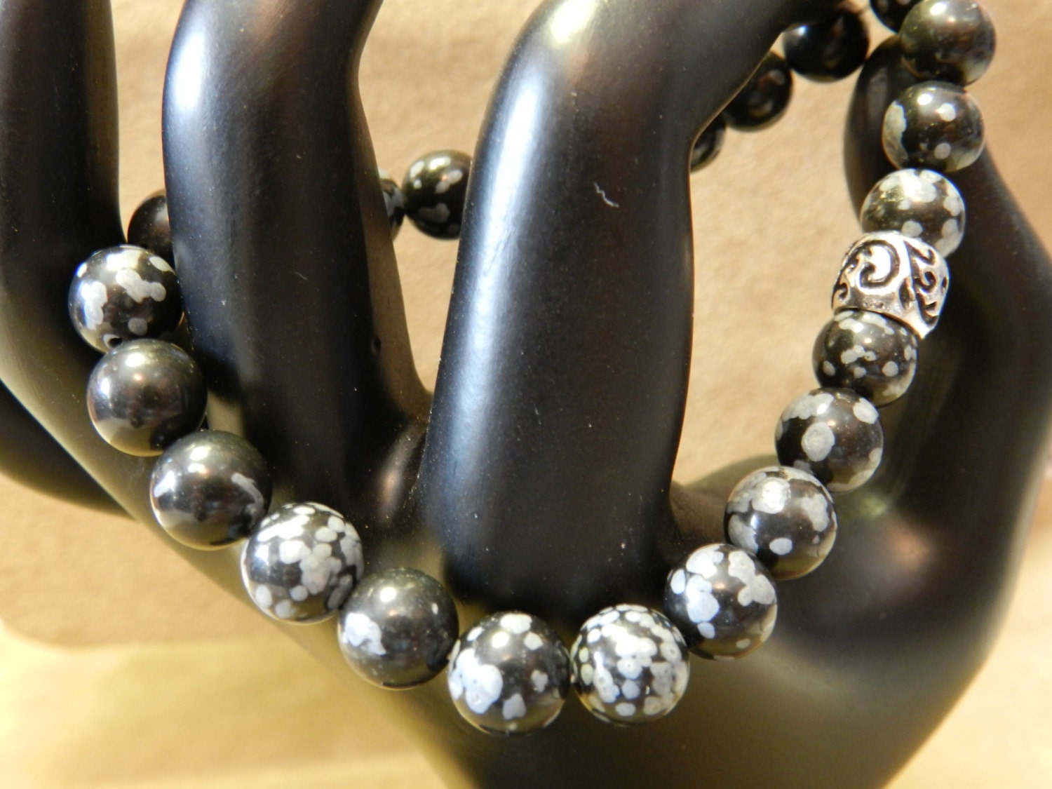 Schneeflocke Obsidian Stretch-Armband - Reinheit Schneeflocke Obsidian Stretch-Armband - Reinheit von JewelsYogaTurtle