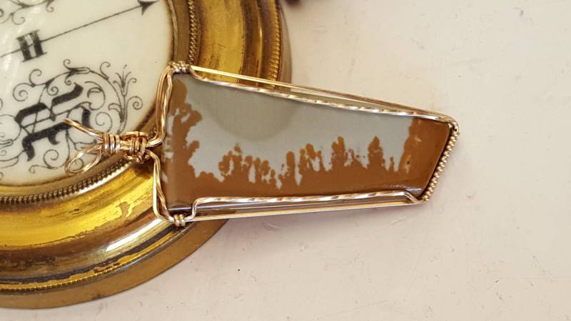 Draht Gewickelt Bilder Jaspis Anhänger 14K Gold Filled, Wüstenlandschaft von JewelsandMetals