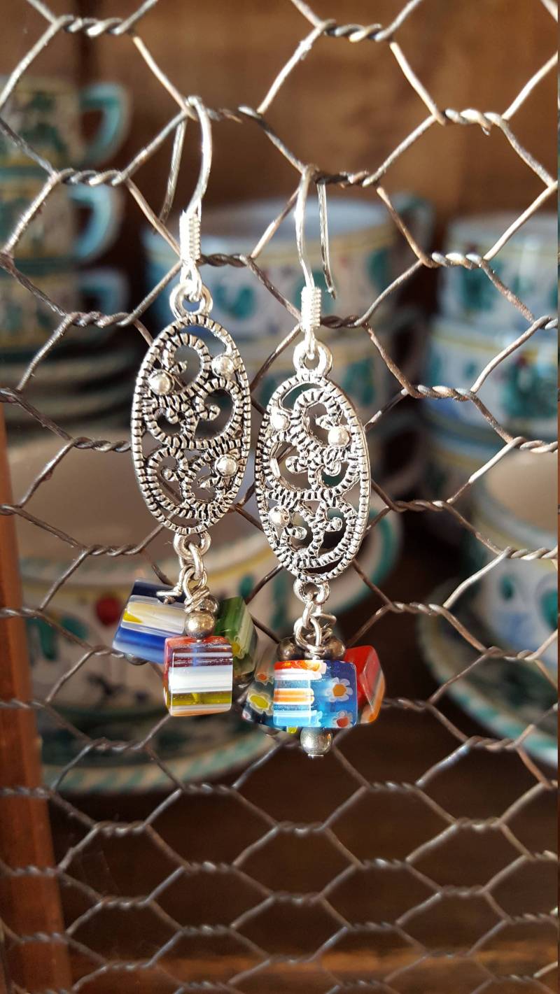 Handgemachte Millefiori Glas Würfel Ohrringe Bunte Boho Schmuckstücke von JewelsandMetals