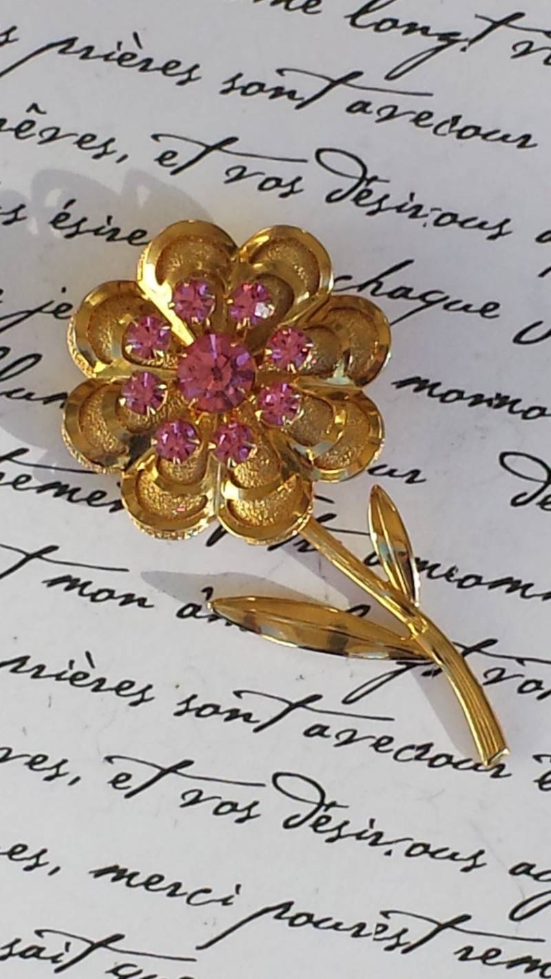 Vintage Daisy Brosche Rosa Strass Anstecknadel, 1950Er-60Er Jahre Vintage Daisy Brosche Rosa Strass Anstecknadel, 1950Er-60Er Jahre von JewelsandMetals