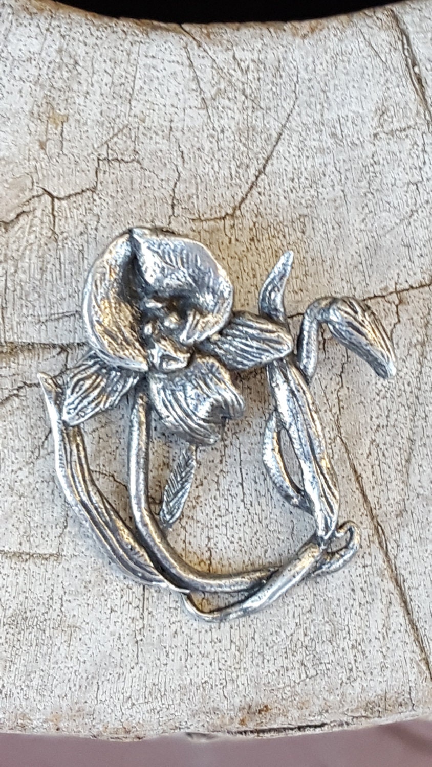 Vintage Zinn Blumen Brosche Signierte Jugendstil Anstecknadel Vintage Zinn Blumen Brosche Signierte Jugendstil Anstecknadel von JewelsandMetals
