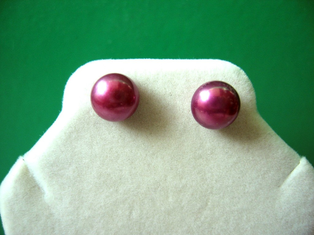 Echte Lila Süßwasserperlen Ohrstecker 8-8, 5mm Echte Lila Süßwasserperlen Ohrstecker 8-8, 5mm von JewelsbyKitty