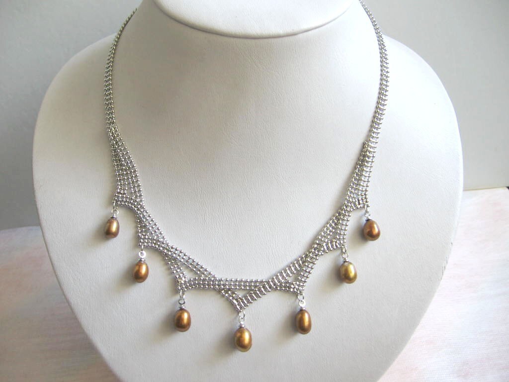 Kaffee Reisförmige Süßwasserperlen An Versilberter Flacher 3-Reihige Kugelkette Kaffee Reisförmige Süßwasserperlen An Versilberter Flacher 3-Reihige Kugelkette von JewelsbyKitty