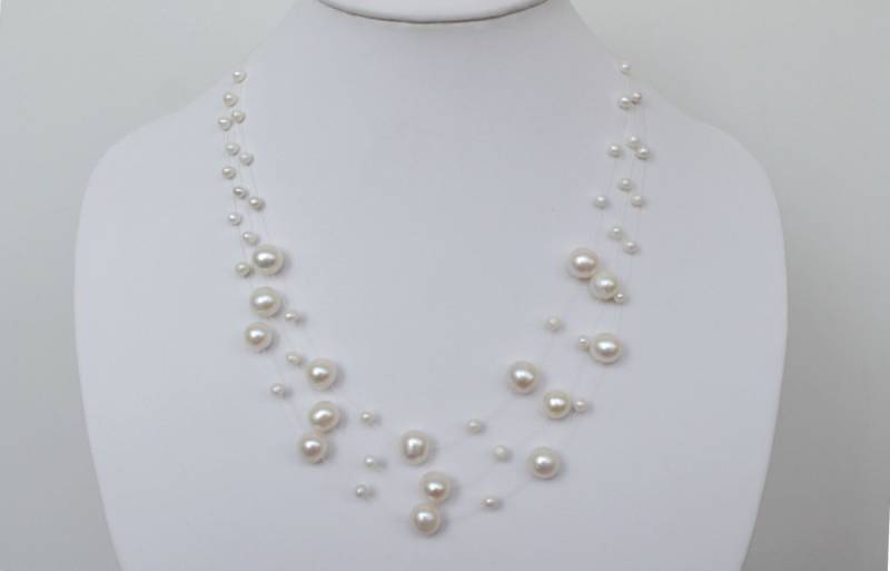 Multistrang Weiße Süßwasserperle Illusion Halskette von JewelsbyKitty