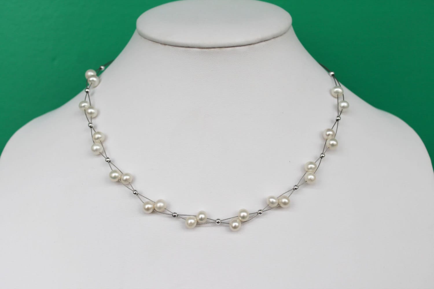 Schöne Gedrehte Zwei Strängen Weiß Süßwasser Perlenkette Schöne Gedrehte Zwei Strängen Weiß Süßwasser Perlenkette von JewelsbyKitty