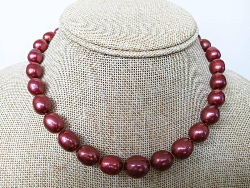 Schöne Große Rote Süßwasserperlenkette Schöne Große Rote Süßwasserperlenkette von JewelsbyKitty