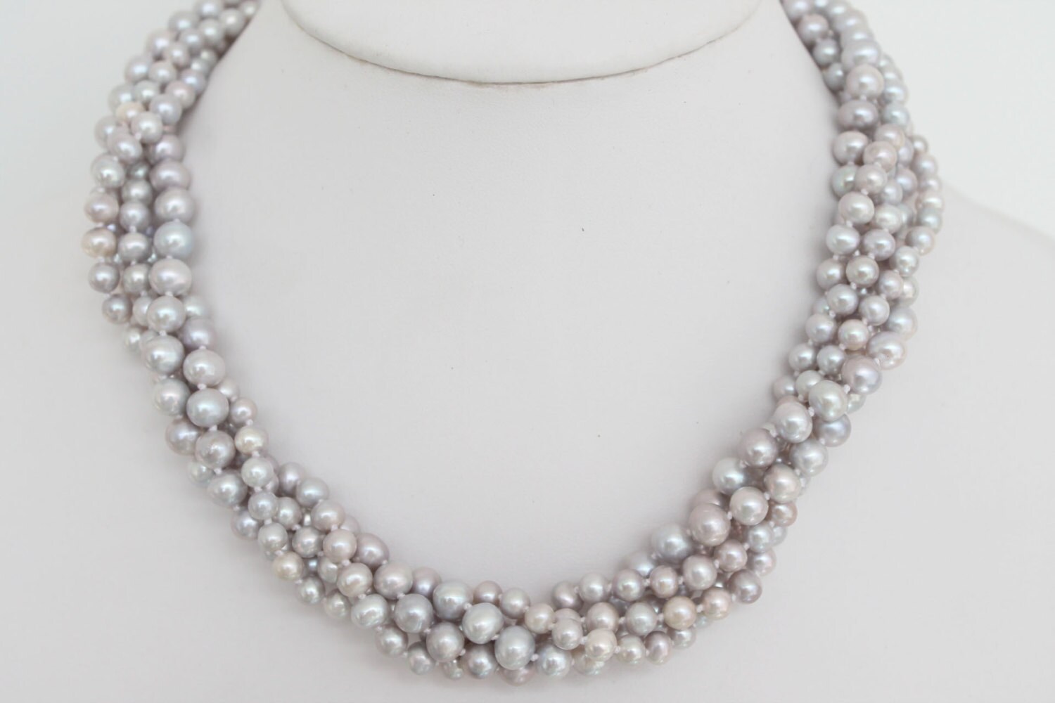 Schöne Twisted Multi-strang Grau Lila Süßwasser Perlen Halskette Schöne Twisted Multi-strang Grau Lila Süßwasser Perlen Halskette von JewelsbyKitty