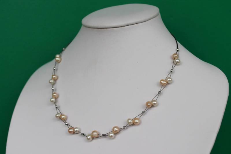 Schöne Twisted Zwei Stränge Weiß Rosa Süßwasser Perlenkette Schöne Twisted Zwei Stränge Weiß Rosa Süßwasser Perlenkette von JewelsbyKitty