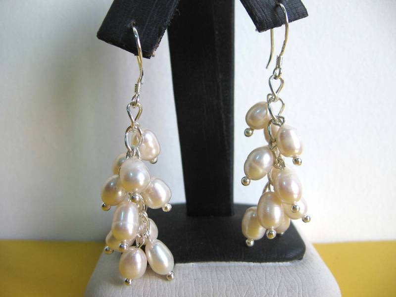 Schöne Weiße Reis Fresheater Pearl Cluster Ohrringe Schöne Weiße Reis Fresheater Pearl Cluster Ohrringe von JewelsbyKitty