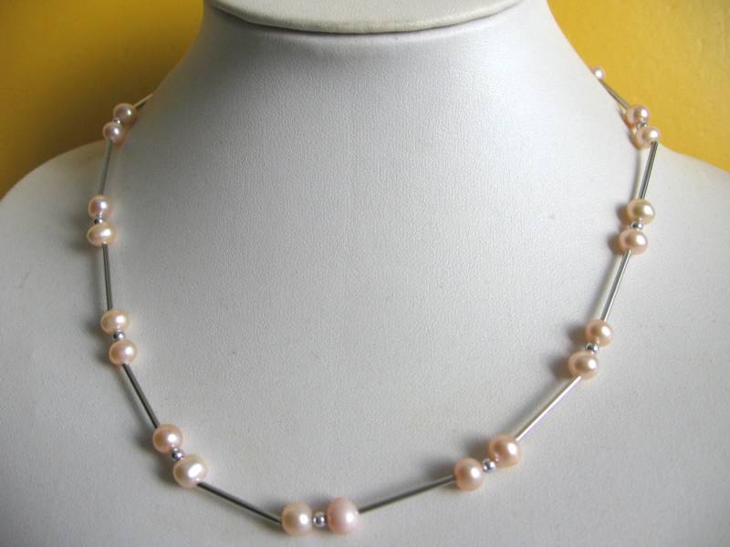 Schöne Zinn Schale Rosa Süßwasser Perlenkette Schöne Zinn Schale Rosa Süßwasser Perlenkette von JewelsbyKitty
