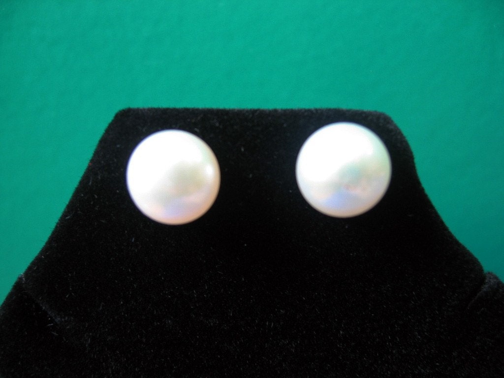 Weiße Echte Süßwasserperlen Ohrstecker 8, 0 - 8, 5mm Weiße Echte Süßwasserperlen Ohrstecker 8, 0 - 8, 5mm von JewelsbyKitty