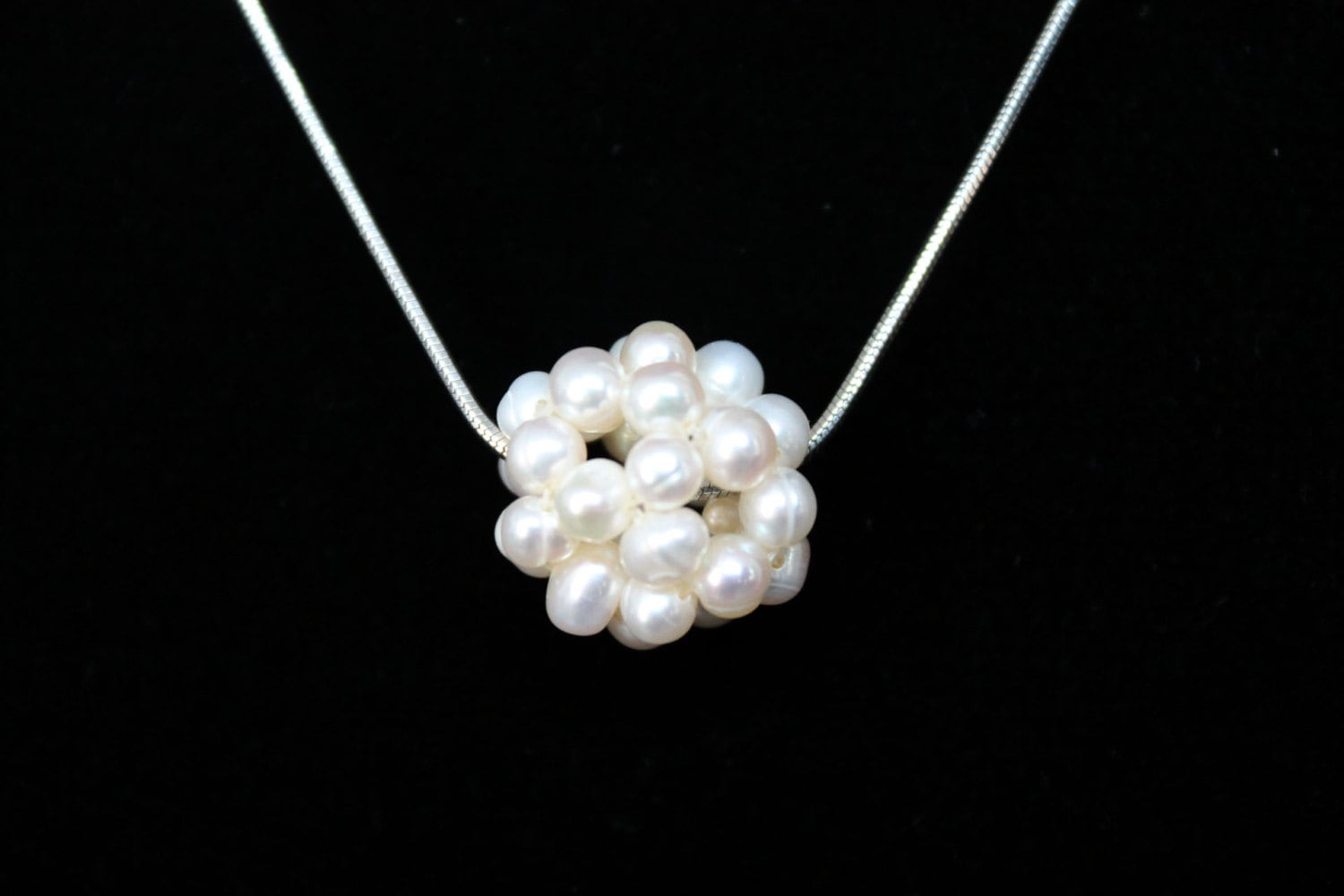 Weiße Süßwasserperle Ball Anhänger Halskette, Braut Brautjungfer Halskette Weiße Süßwasserperle Ball Anhänger Halskette, Braut Brautjungfer Halskette von JewelsbyKitty