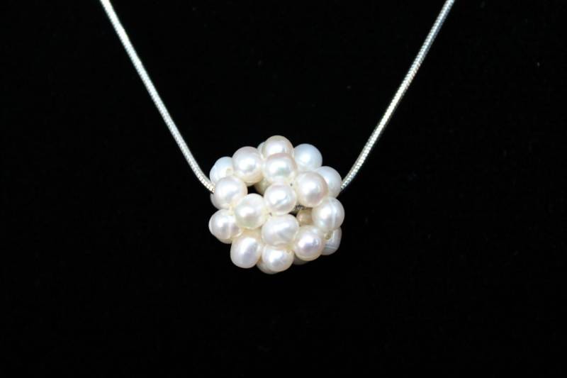 Weiße Süßwasserperle Ball Anhänger Halskette, Braut Brautjungfer Halskette von JewelsbyKitty