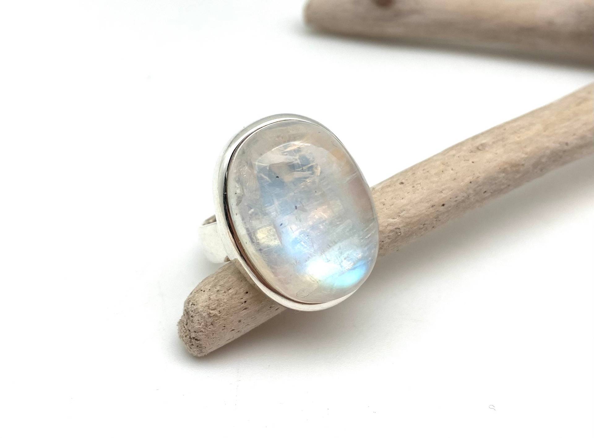 Mondstein Ring Size 8/Regenbogen Sterling Natürlicher Glatte Cabochon 925 Silber Mondstein Ring Size 8/Regenbogen Sterling Natürlicher Glatte Cabochon 925 Silber von JewelsbyMikiNamiki