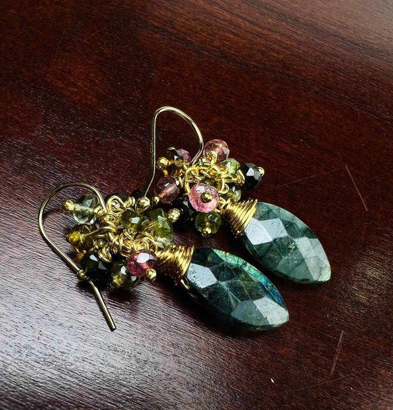 Labradorit Grün Blau Blitz Mit Wassermelonen-Turmalin Cluster 14K Gold Vermeil Ohrringe, Braut, Boho, Bademode, Handgemachtes Geschenk von JewelsbyOppy