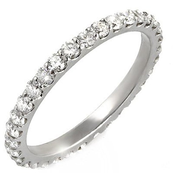 Teilen Prong Diamant Eternity Ring von Jewelsdot