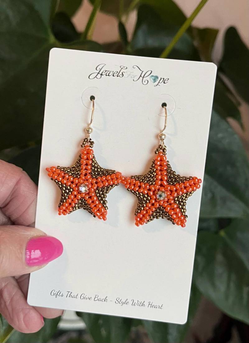 Orange Und Braun Seestern Ohrringe, Stern Einzigartige Strand Liebhaber Mode Für Sie, Handgewebte Frühling Sommer Damen Ohrringe von Jewelsforhope