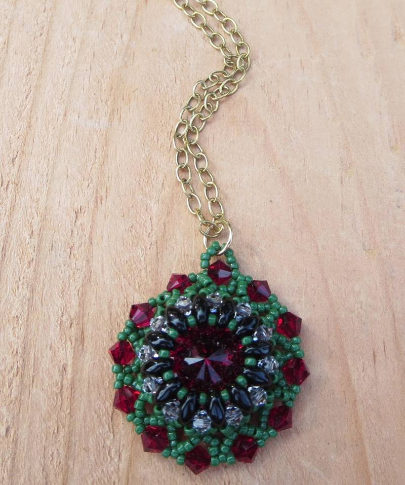 Urlaub Kranz Halskette Ooak, Swarovski Kristall Weihnachten Anhänger Schmuck, Einzigartiges Spezielles Weihnachtsgeschenk Für Frau Rubin von Jewelsforhope