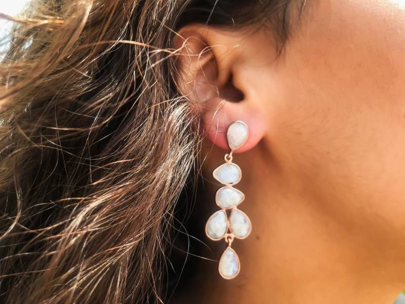 Mondstein Ohrring, Weiße Farbe Kronleuchter Juni Geburtsstein, Edelstein Vergoldung Schmuck von Jewelsmilano