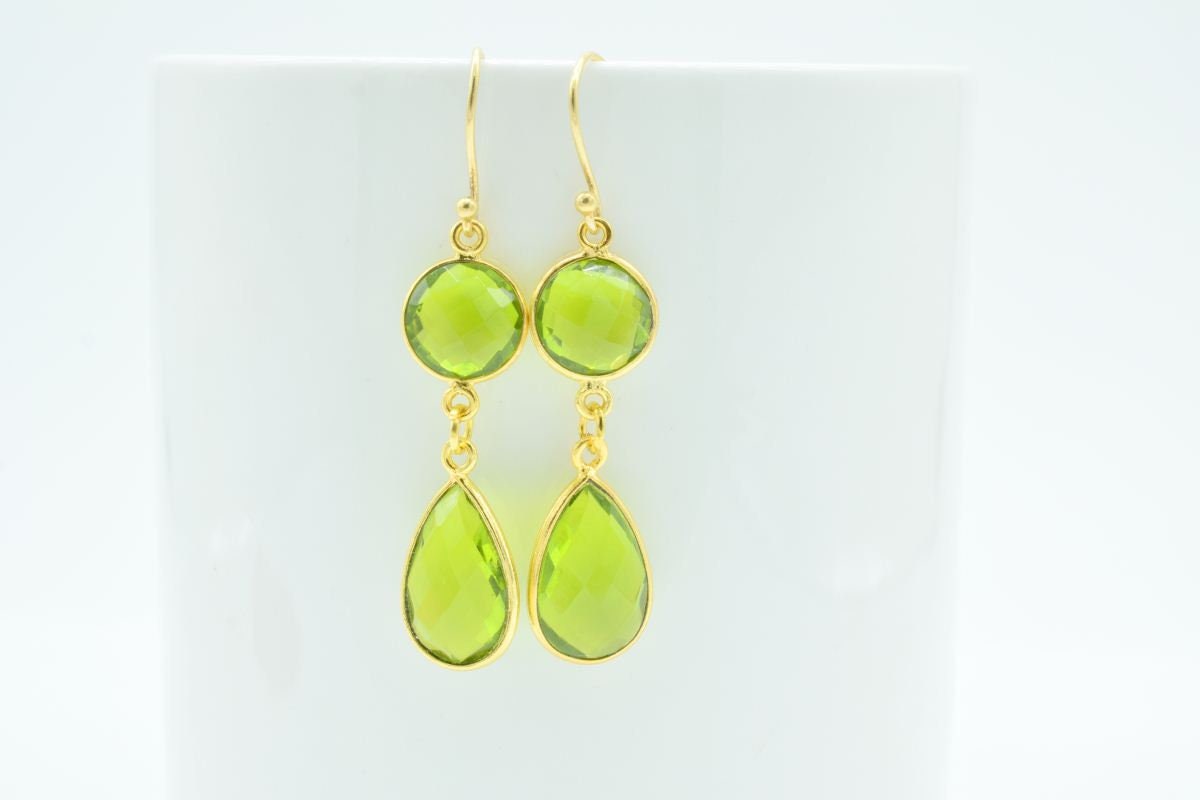 Peridot Vergoldet Lünette Set Ohrring, Baumeln Tropfen Ohrringe, Doppelstein 18 K Gold Weihnachtsgeschenk, Brautjungfer Geschenk von Jewelsmilano
