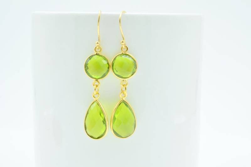 Peridot Vergoldet Lünette Set Ohrring, Baumeln Tropfen Ohrringe, Doppelstein 18 K Gold Weihnachtsgeschenk, Brautjungfer Geschenk von Jewelsmilano