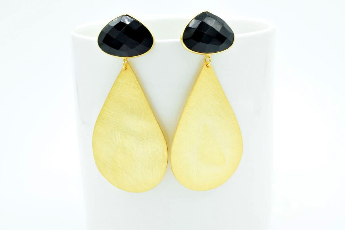 Schwarzer Onyx Messingohrring, Schwarzer Ohrstecker, Vergoldeter Ohrring, Baumeln Schwarze Farbe Geschenk von Jewelsmilano