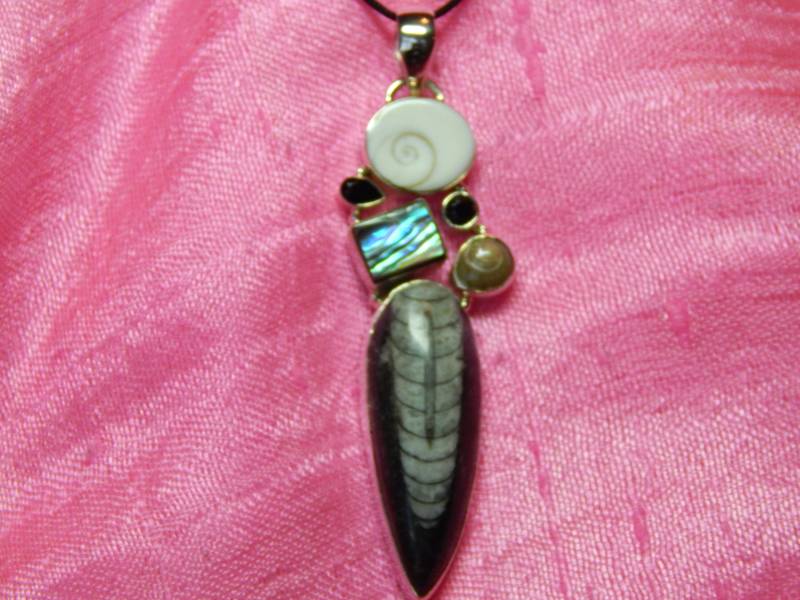 Halskette Mit Göttin Des Wissens von JewelsofAlchemy