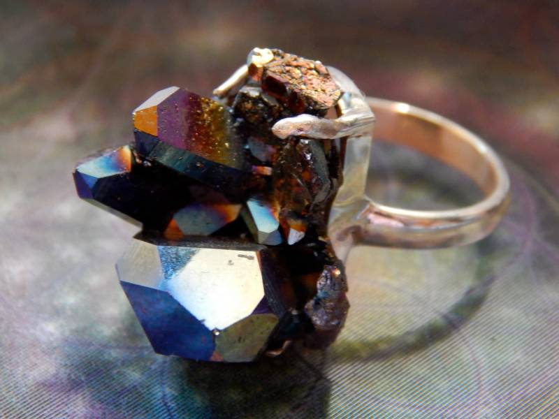 Titan | Regenbogen Aura Quarz Aussagering, Riesigen Bio Bergkristall, Sterlingsilber Größe 8 Titan | Regenbogen Aura Quarz Aussagering, Riesigen Bio Bergkristall, Sterlingsilber Größe 8 von JewelsofAlchemy